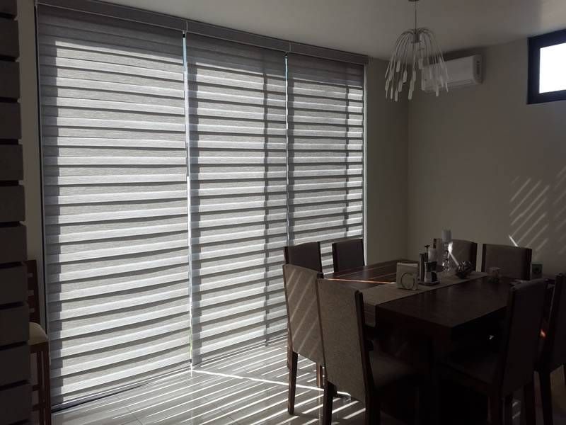 Persiana Sheer Elegance instalada en comedor