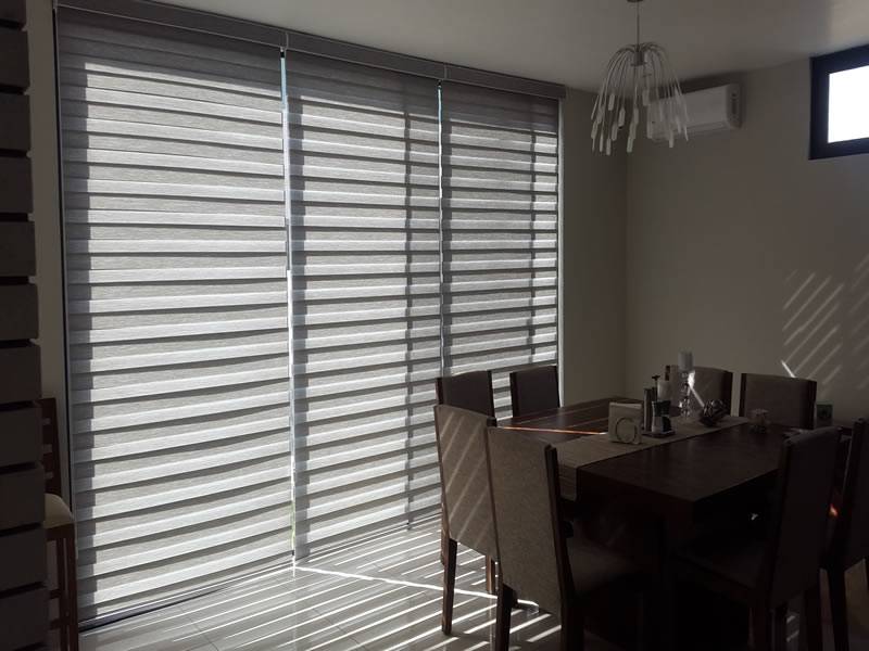 Persiana Sheer Elegance instalada en comedor